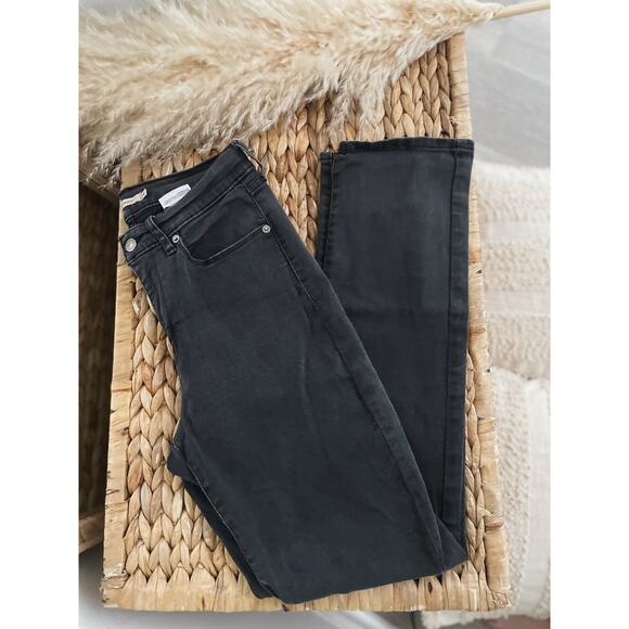 Levis Classic Black Straight Leg Jeans Size 8 Casual Denim Capsule Wardrobe - Picture 1 of 7